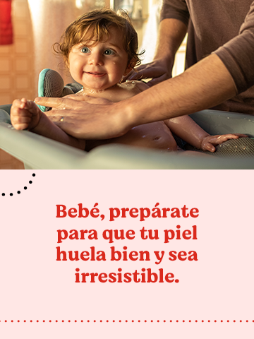Um bebê sorrindo em banho de banheira. "Bebé, prepárate para que tu piel huela bien y sea irresistible"