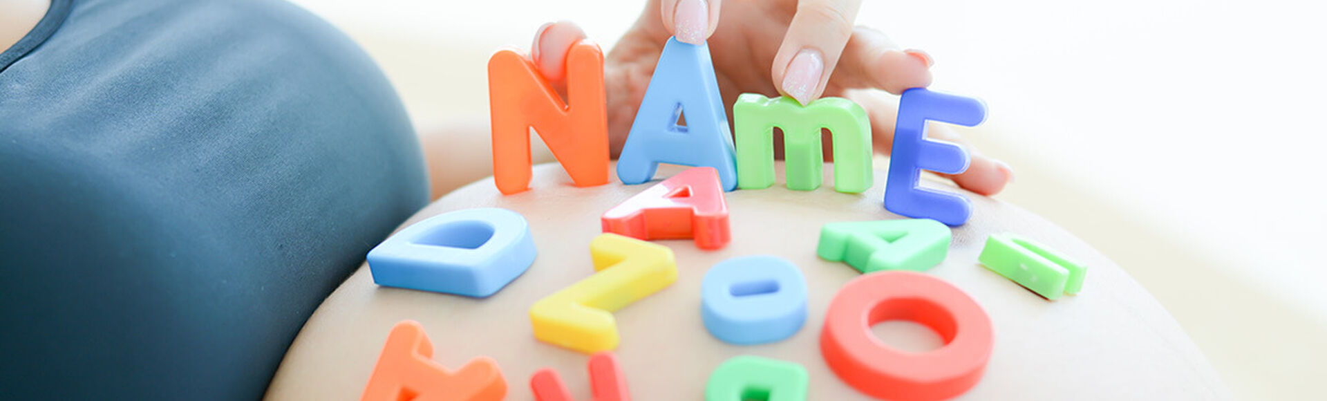 ¿Cómo elegir el nombre de mi bebé según el apellido?  | by Huggies Argentina
