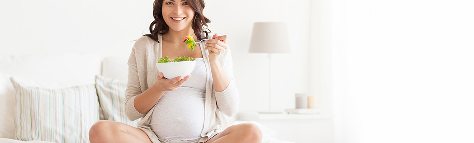Alimentos ideales en tu embarazo | by Huggies Argentina