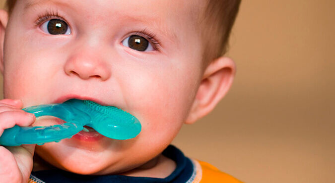Mordillos y los primeros dientes de tu bebé | by Huggies Argentina