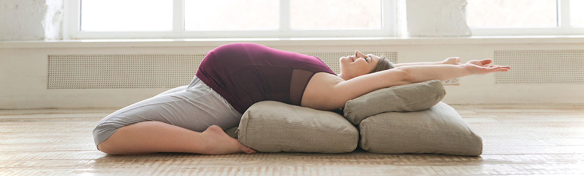 Beneficios del yoga en tu embarazo| by Huggies Argentina