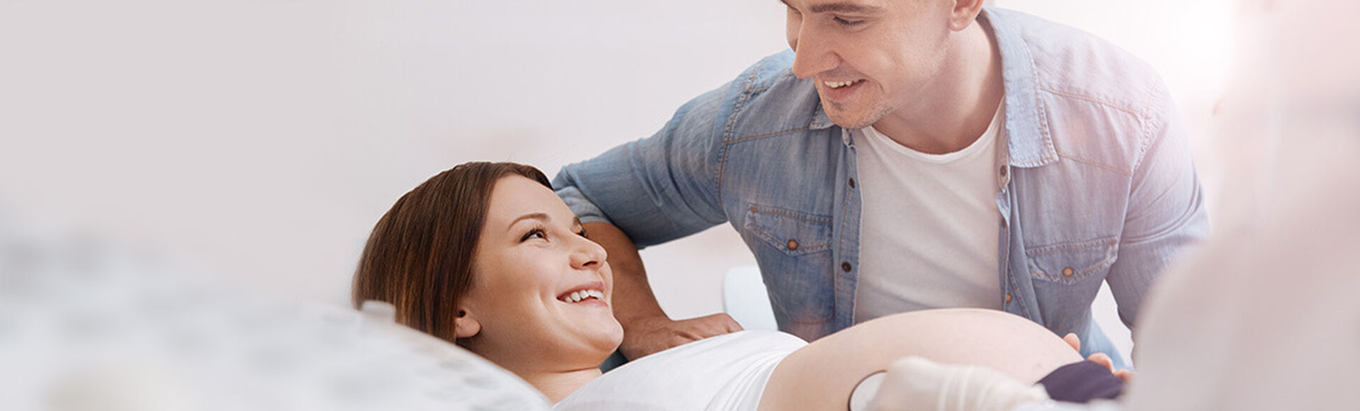 Cambios, síntomas y consejos para la mitad del embarazo | by Huggies Argentina
